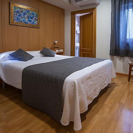 Iraipe Izaga Hostal Noáin Zewnętrze zdjęcie