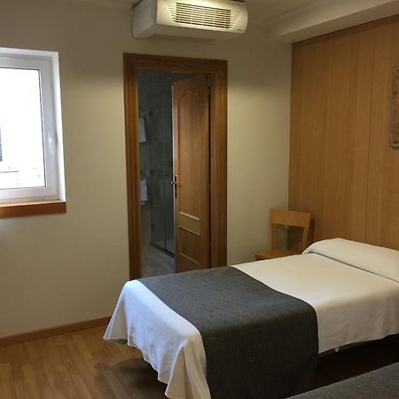 Iraipe Izaga Hostal Noáin Zewnętrze zdjęcie