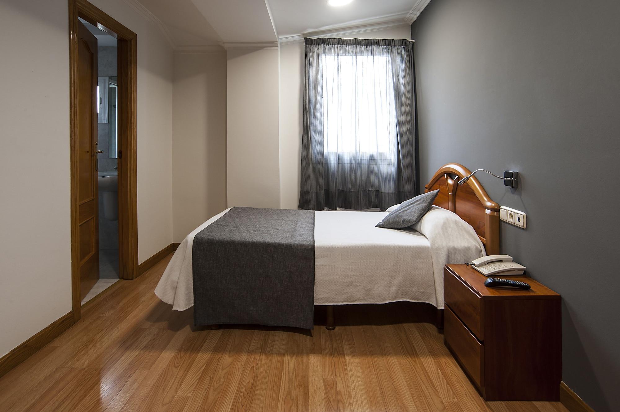 Iraipe Izaga Hostal Noáin Zewnętrze zdjęcie