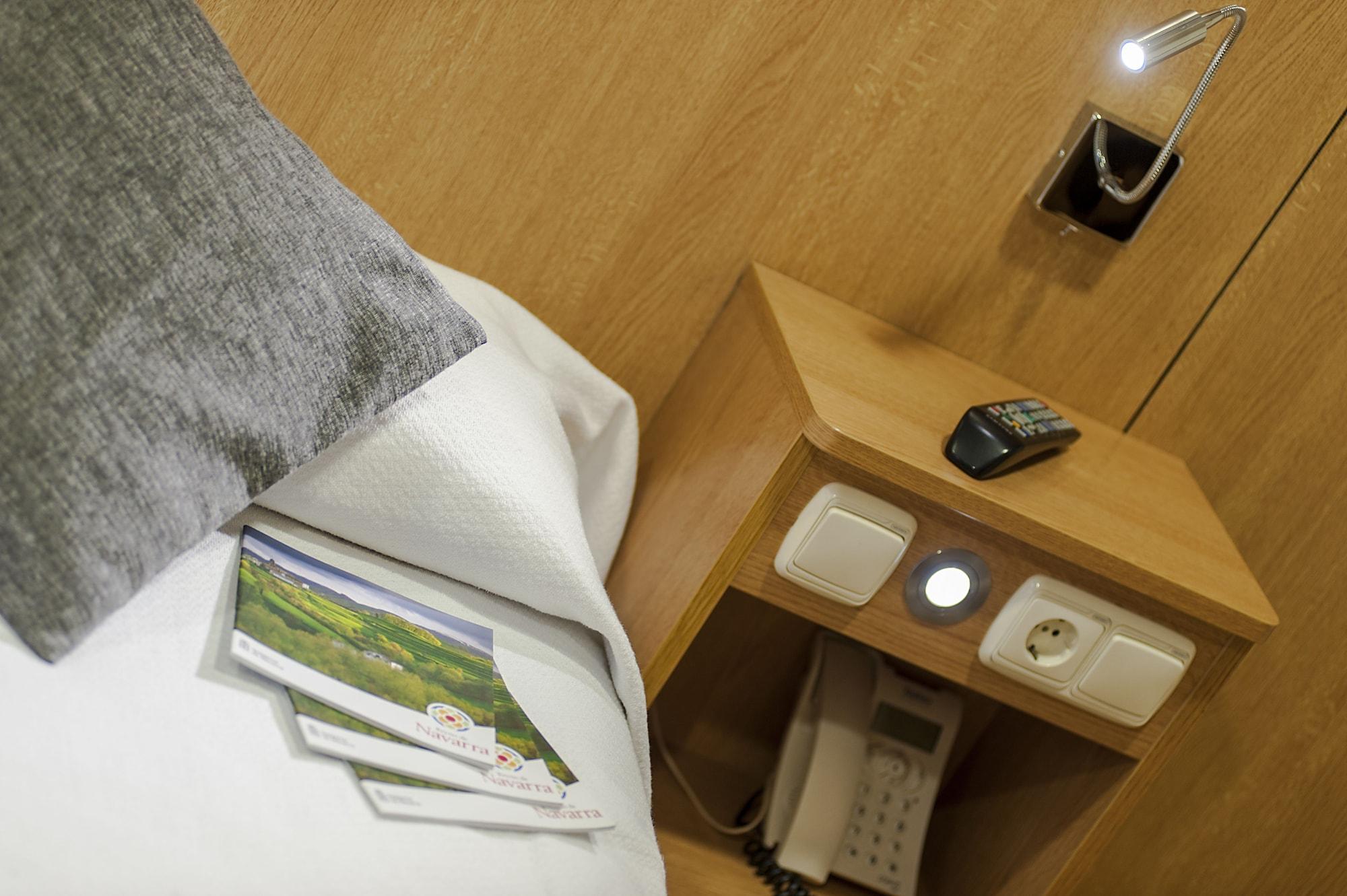 Iraipe Izaga Hostal Noáin Zewnętrze zdjęcie