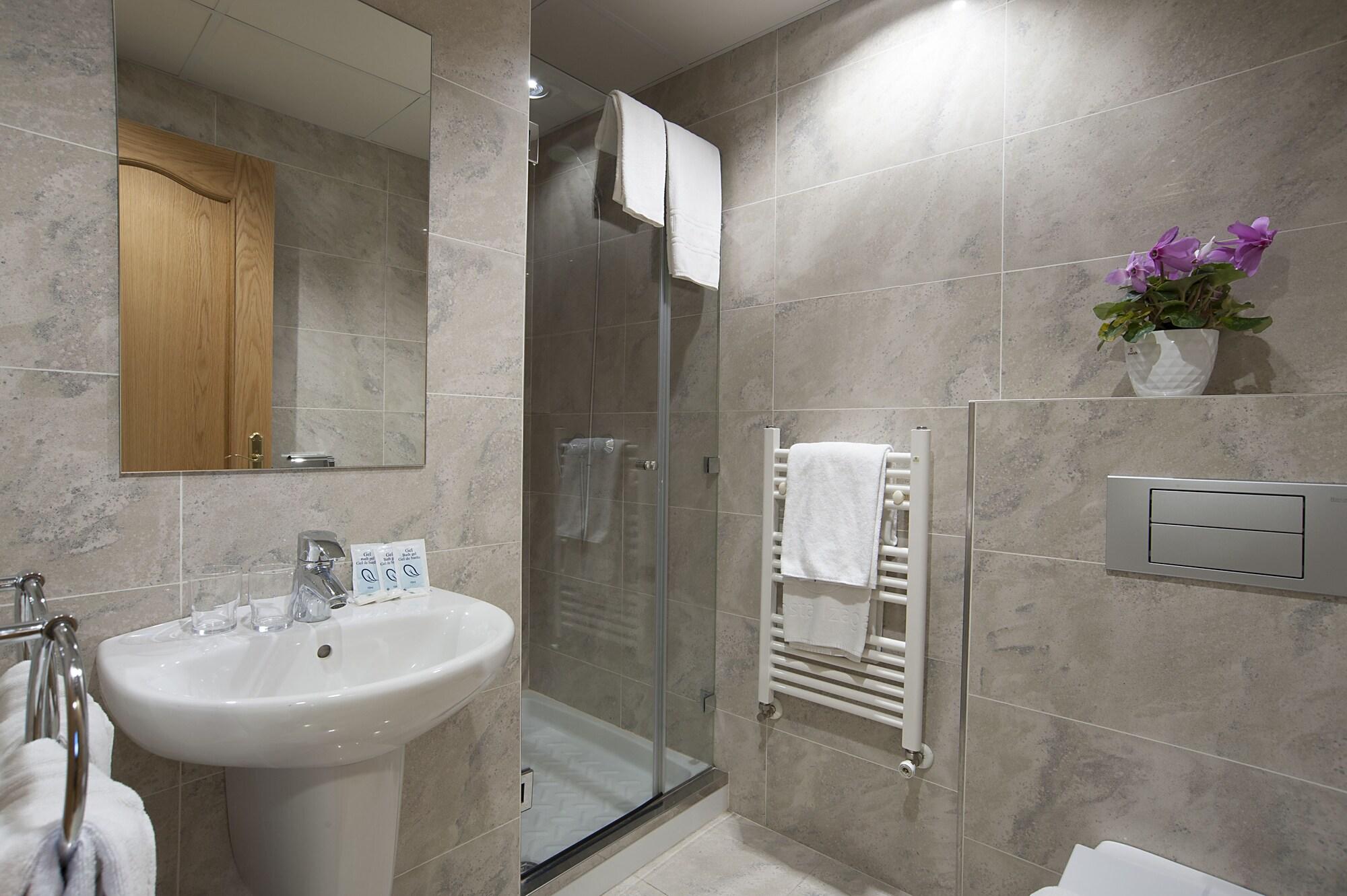 Iraipe Izaga Hostal Noáin Zewnętrze zdjęcie