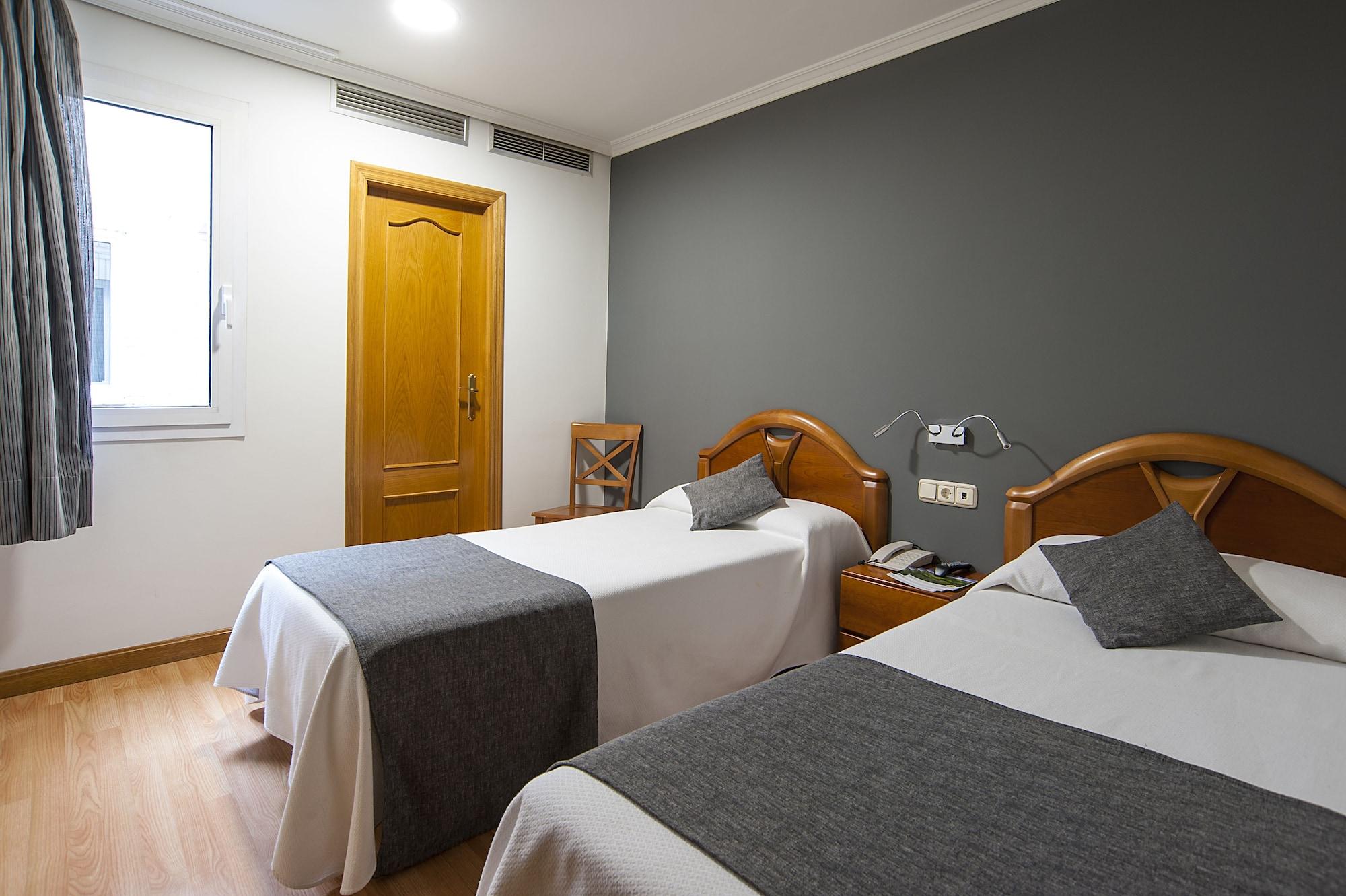 Iraipe Izaga Hostal Noáin Zewnętrze zdjęcie