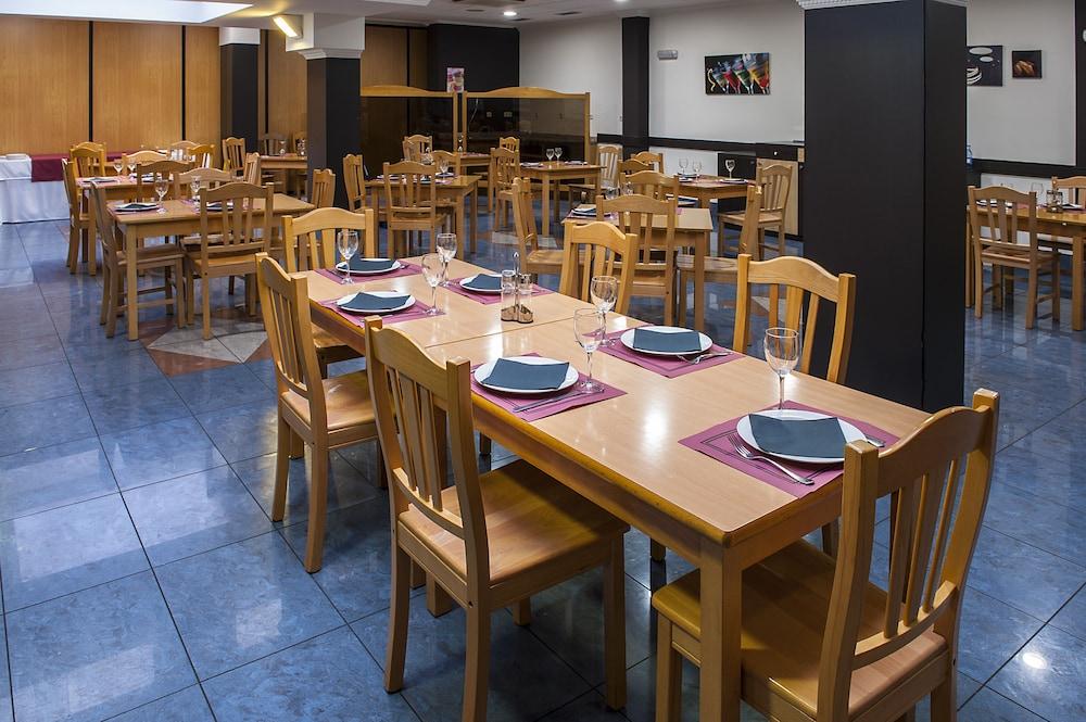 Iraipe Izaga Hostal Noáin Zewnętrze zdjęcie