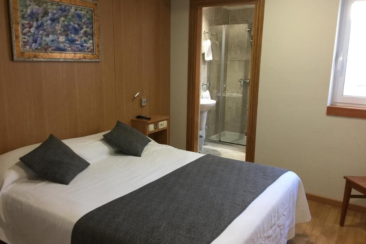 Iraipe Izaga Hostal Noáin Zewnętrze zdjęcie