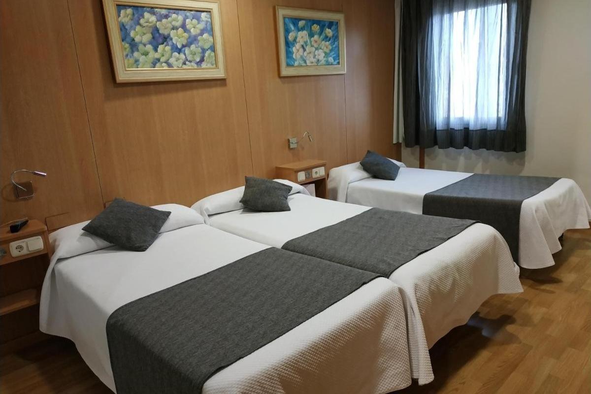 Iraipe Izaga Hostal Noáin Zewnętrze zdjęcie