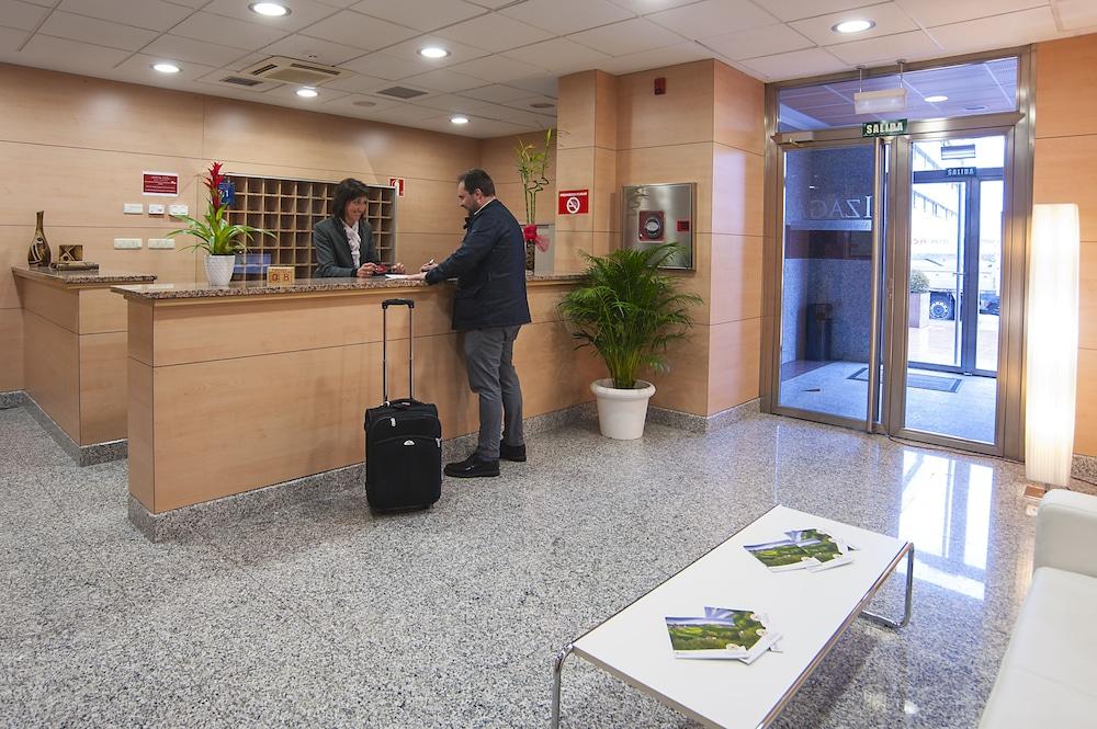 Iraipe Izaga Hostal Noáin Zewnętrze zdjęcie