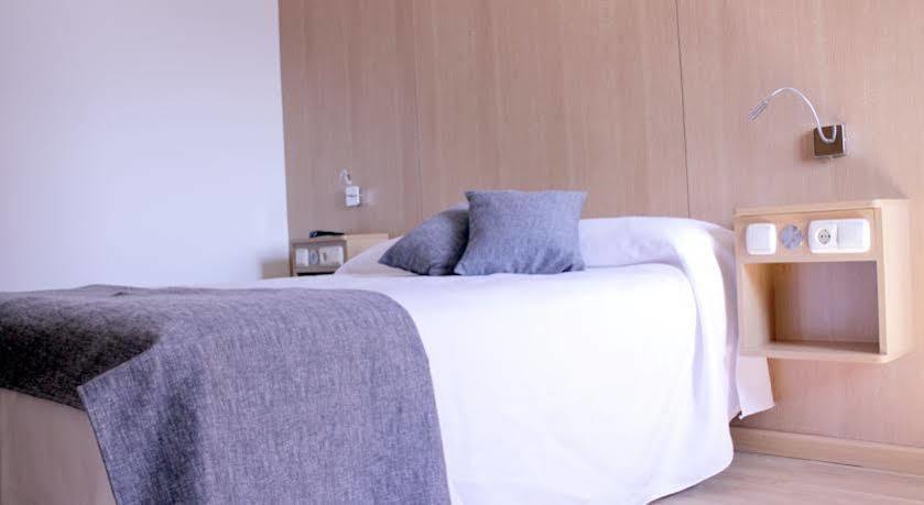 Iraipe Izaga Hostal Noáin Zewnętrze zdjęcie