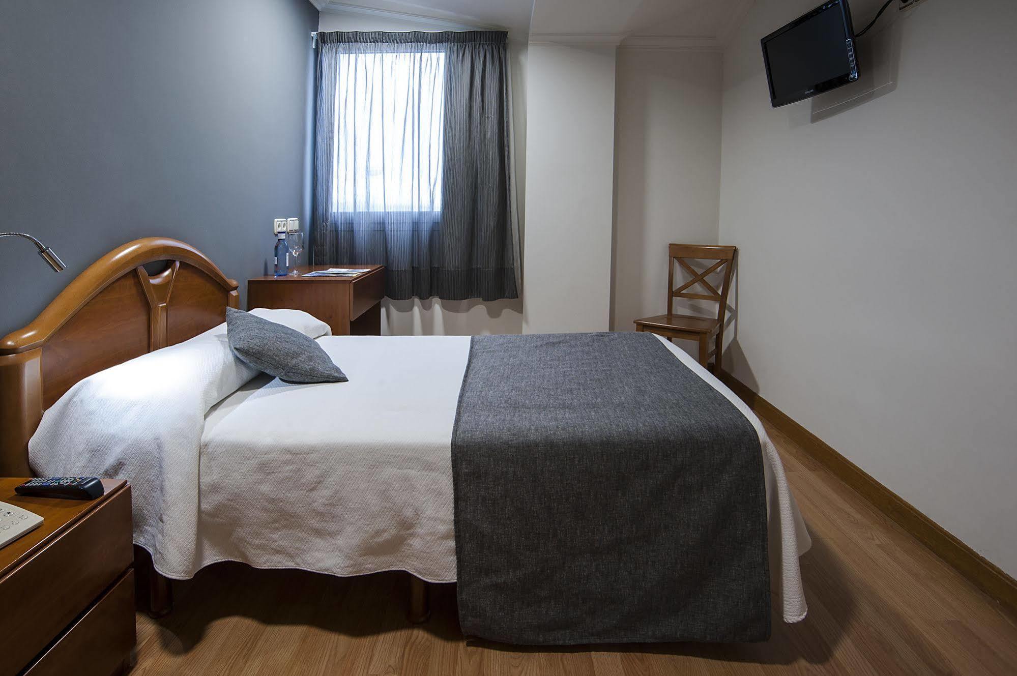 Iraipe Izaga Hostal Noáin Zewnętrze zdjęcie